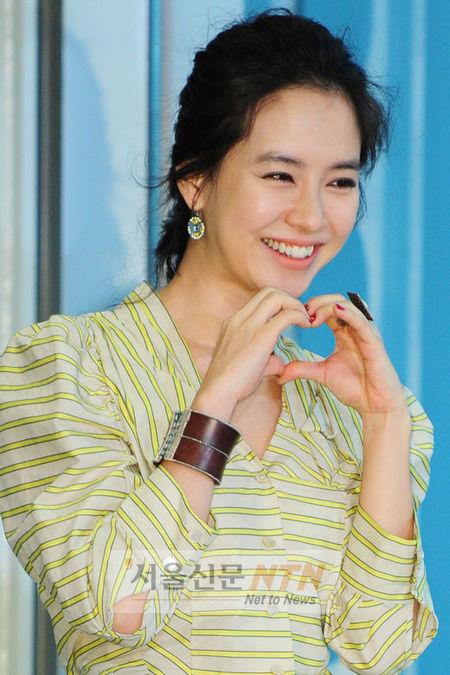 송지효, ‘클럽·욕·노안’ 굴욕 3종세트 폭소
