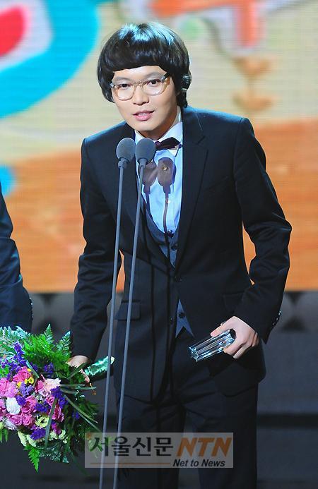 “더 이상 설자리 없다”..신정환, 연이은 방송퇴출