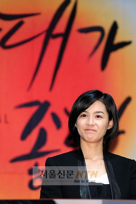 [NTN포토] 강혜정 “첫 연극 무대에 섰어요”