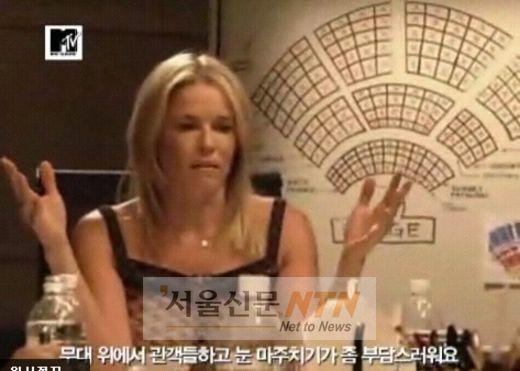 [빌보드]‘2010 VMA’ 사회자 첼시 핸들러, 페레즈 힐튼과 ‘맞짱’
