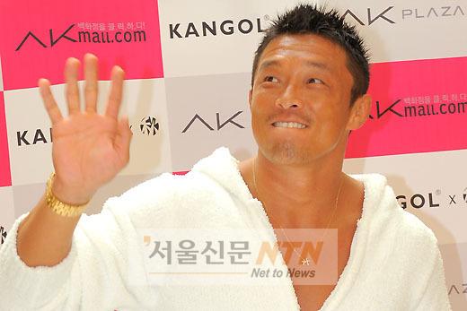 [NTN포토] 추성훈 ‘팬여러분, 반가워요’