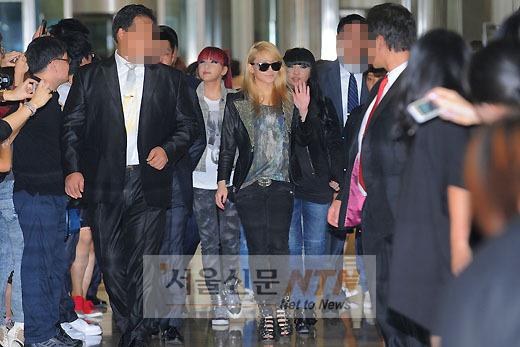 [NTN포토] 2NE1 ‘철통 경호 받으며’