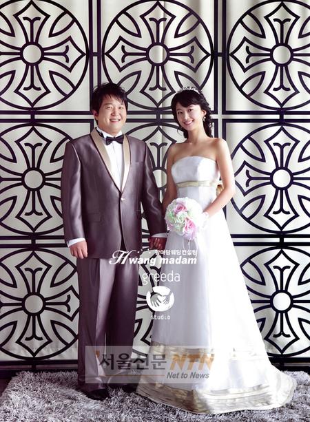 정형돈, 결혼 1주년 기념…지각 ‘혼인신고’ 완료