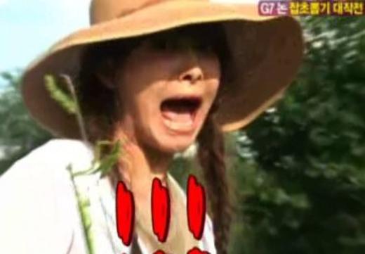 f(x) 빅토리아, 사마귀에 놀라 ‘쩍벌녀’ 등극