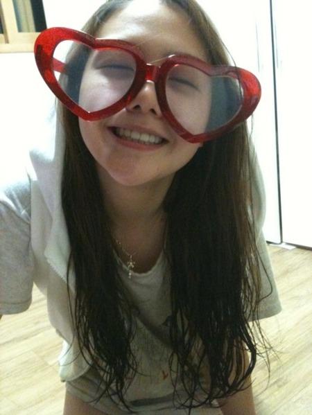 걸스데이 민아, 하트안경 끼고 셀카 ‘깜찍+발랄’