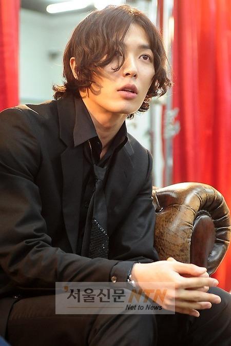 [NTN포토] 김재욱 “차가운 남자 아니랍니다”