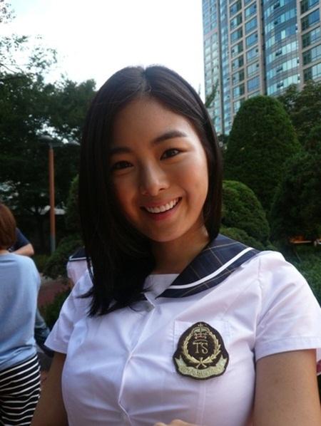 ‘정글피쉬2’ 한지우, 청순 글래머 교복사진 공개