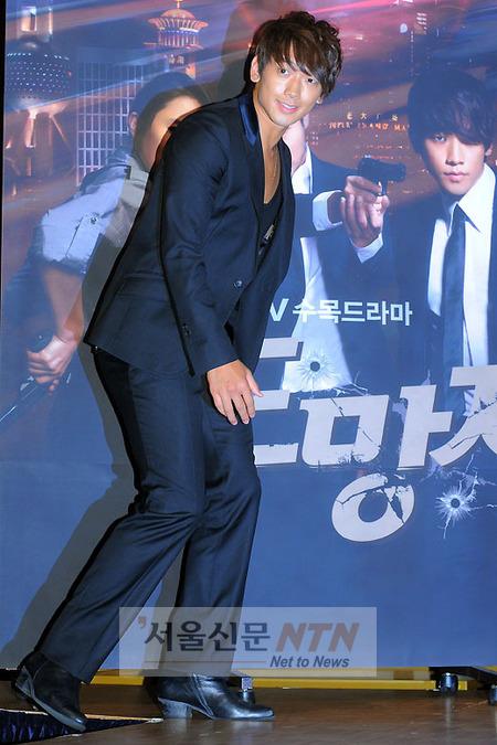 [NTN포토] 정지훈 ‘월드스타의 화려한 입장’