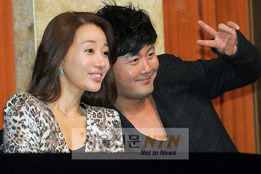 [NTN포토] 윤손하·공형진 ‘예쁘게 찍어주세요’