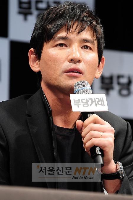 [NTN포토] 황정민 “속을 알 수 없는 캐릭터 연기 힘들었다”