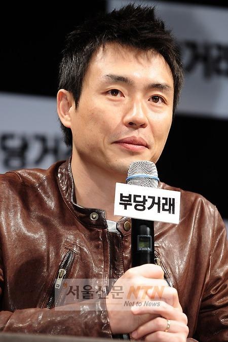 [NTN포토] 류승완 감독 “‘부당거래’는 배우 보는 재미가 있는 영화”