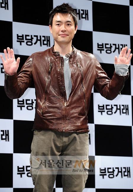[NTN포토] 류승완 감독 ‘’부당거래’ 많이 사랑해주세요’