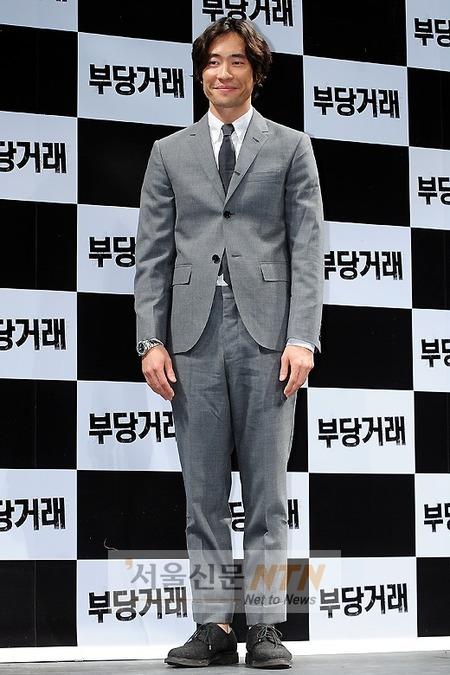 [NTN포토] 류승범 ‘여전히 돋보이는 패션 센스’