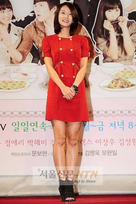 [NTN포토] 박정아 ‘도도한 아나운서 잘 어울리죠?’