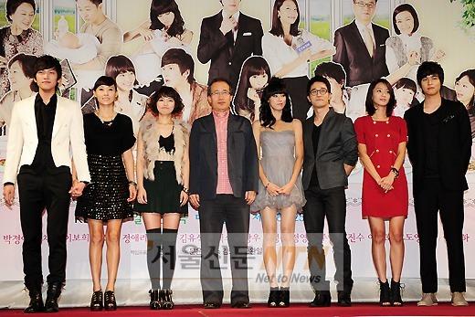 [NTN포토] ‘’웃어라 동해야’팀 시청률 대박을 기원합니다’
