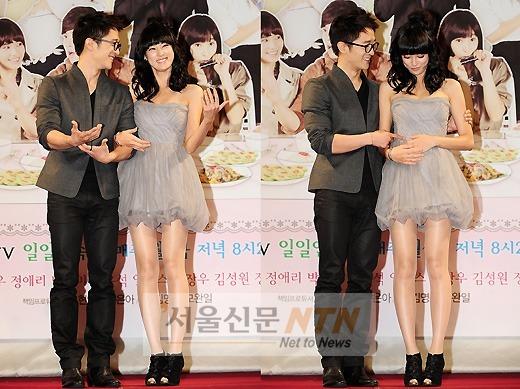 [NTN포토] 알렉스 ‘주연 뱃 속에 우리 아이 있다’
