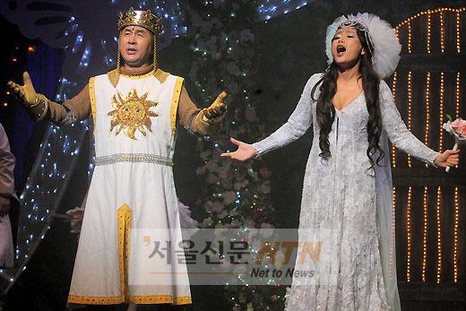 [NTN포토] 박영규 ‘호수여인과 함께’