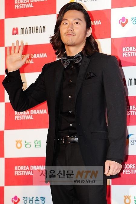 [NTN포토] ‘추노’ 장혁 ‘’남자주연상’ 꼭 수상하고 싶어요’
