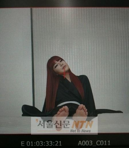 박봄, ‘맨발사진’ 한 장으로 “발바닥 여신 강림”