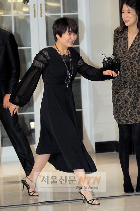[NTN포토] 이수영 결혼식 하객 ‘절친’ 박경림