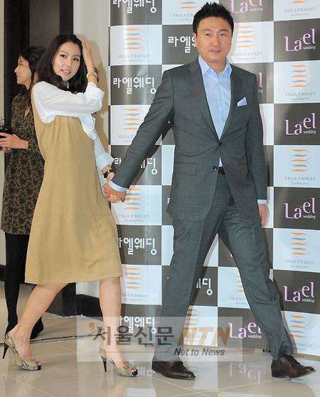 [NTN포토] ‘잉꼬부부’ 주영훈·이윤미, 손 꼭 잡고 등장!