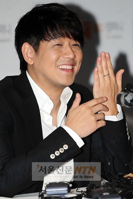 류시원, 예비신부와 나눠 낀 커플링 자랑 “100일 기념”