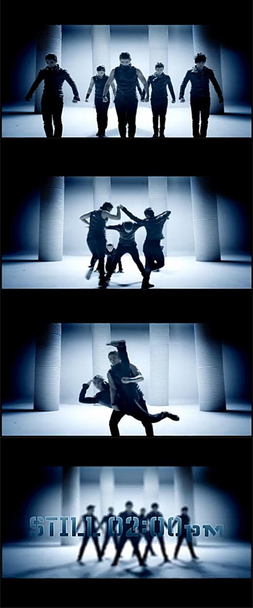 2PM 아크로바틱 안무 공개…전사 복장에 로봇 동작 ‘눈길’