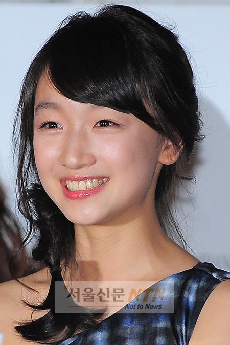 ‘산사나무 아래’ 조우 동유, f(x) 설리 닮은 외모 ‘눈길’
