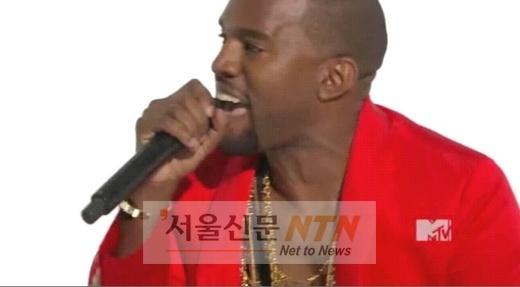 ‘영화감독 변신’ 카니예 웨스트, 영화 ‘런어웨이’ 공개