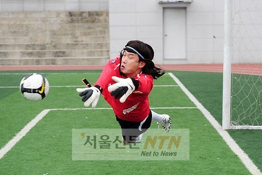 [NTN포토] 서경석 ‘지소연의 강슛 막았다!’