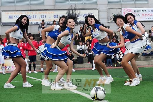 [NTN포토] 한양여대 치어리더팀 ‘소녀시대도 울고갈 소몰이춤’
