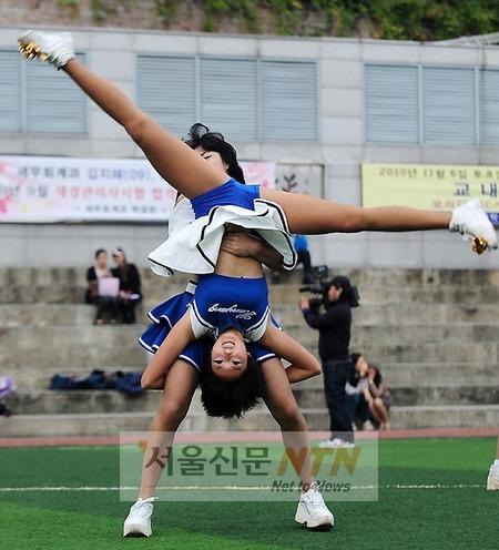 [NTN포토] 한양여대 치어리더팀 ‘아찔한 응원전’
