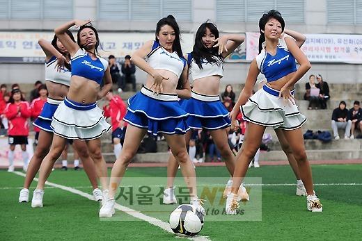 [NTN포토] 한양여대 치어리더팀 ‘섹시한 응원전’