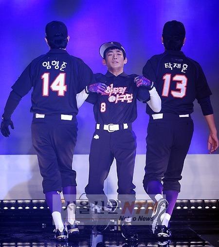[NTN포토] 임형준·탁재훈 ‘한민관 끌고 들어가자’