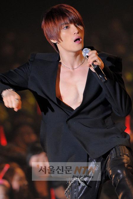 [NTN포토] JYJ 재중 ‘섹시한 가슴노출!’
