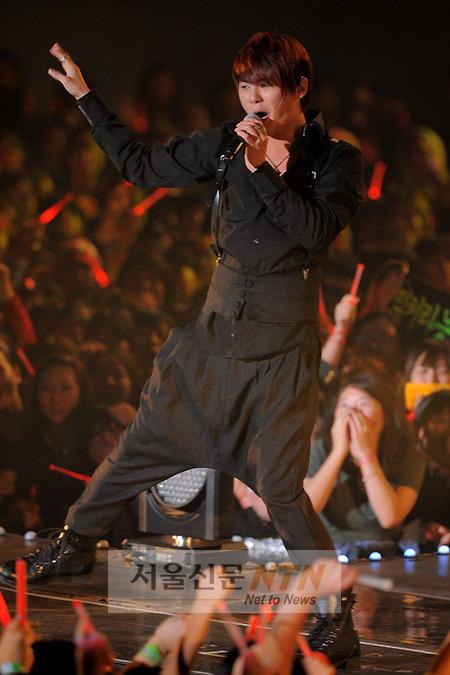 [NTN포토] JYJ 준수 ‘파워풀한 댄스’