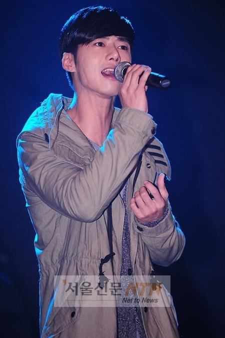 [NTN포토] 오종혁 ‘’하현곤팩토리’를 위한 축하무대’