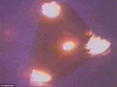 미스터리 ‘삼각 UFO’ 영국 상공에 세번째 출몰