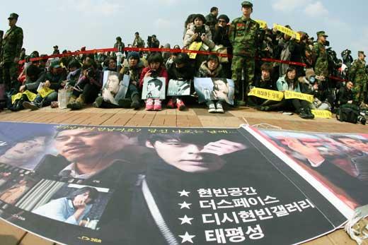 [NOW포토] 현빈은 입대를 위해 떠났지만...