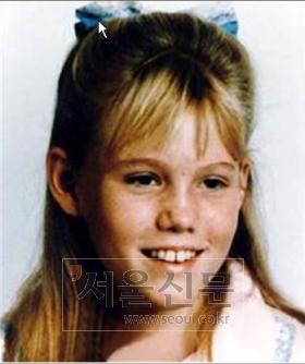 10대소녀 18년간 감금한 ‘두 괴물’에 467년형