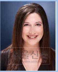 주커버그의 누이가 페이스북 떠나는 이유