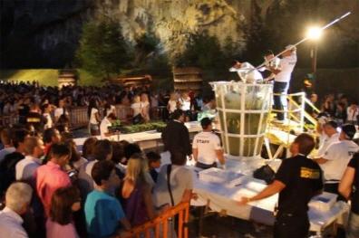 칵테일 2000리터…세계에서 가장 큰 모히토