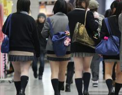 길가던 여대생 속옷 강제로 뺏은 황당 강도