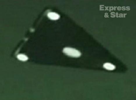 과자 닮은 ‘삼각 UFO’ 4년새 5번째 출몰