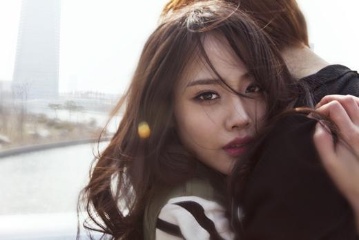 “아이유 닮았다?”…디셈버 뮤비 여주인공 화제