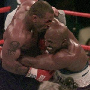 ‘핵이빨’ 타이슨 “15년 전 홀리필드의 귀 맛은…”