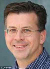 ‘왕따’ 아들 자살에 ‘학살극’ 준비한 교수 아빠 충격