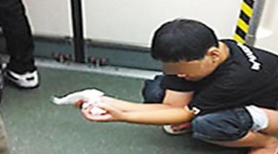 [중국통신] 전동차 안에서 대변을…천태만상 ‘눈살’
