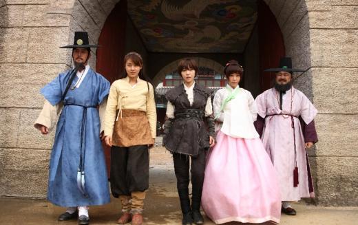 하지원-가인 등 ‘조선미녀삼총사’ 크랭크업, 내년 개봉