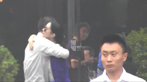 [중국통신] 배우 판빙빙, 젊은 남자와 ‘스킨십’ 관심 집중
